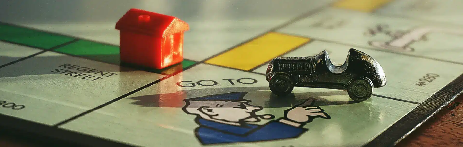 Bannière jeux de société classiques : le jeu de plateau MONOPOLY